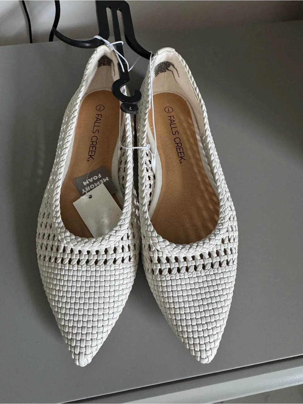 Falls Creek Women's Cream Woven Pointed Ballet  flats Sise 7